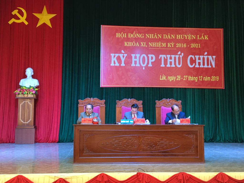 Đoàn chủ tịch chủ trì kỳ họp thứ 9 HĐND huyện Lắk