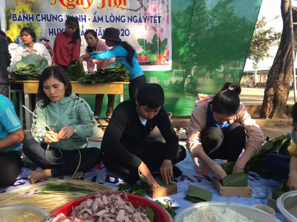 Tục gói bánh chưng, bánh tét ngày tết – Nét văn hóa lâu đời của người dân Việt nam - Đài TT-TH Huyện Lăk