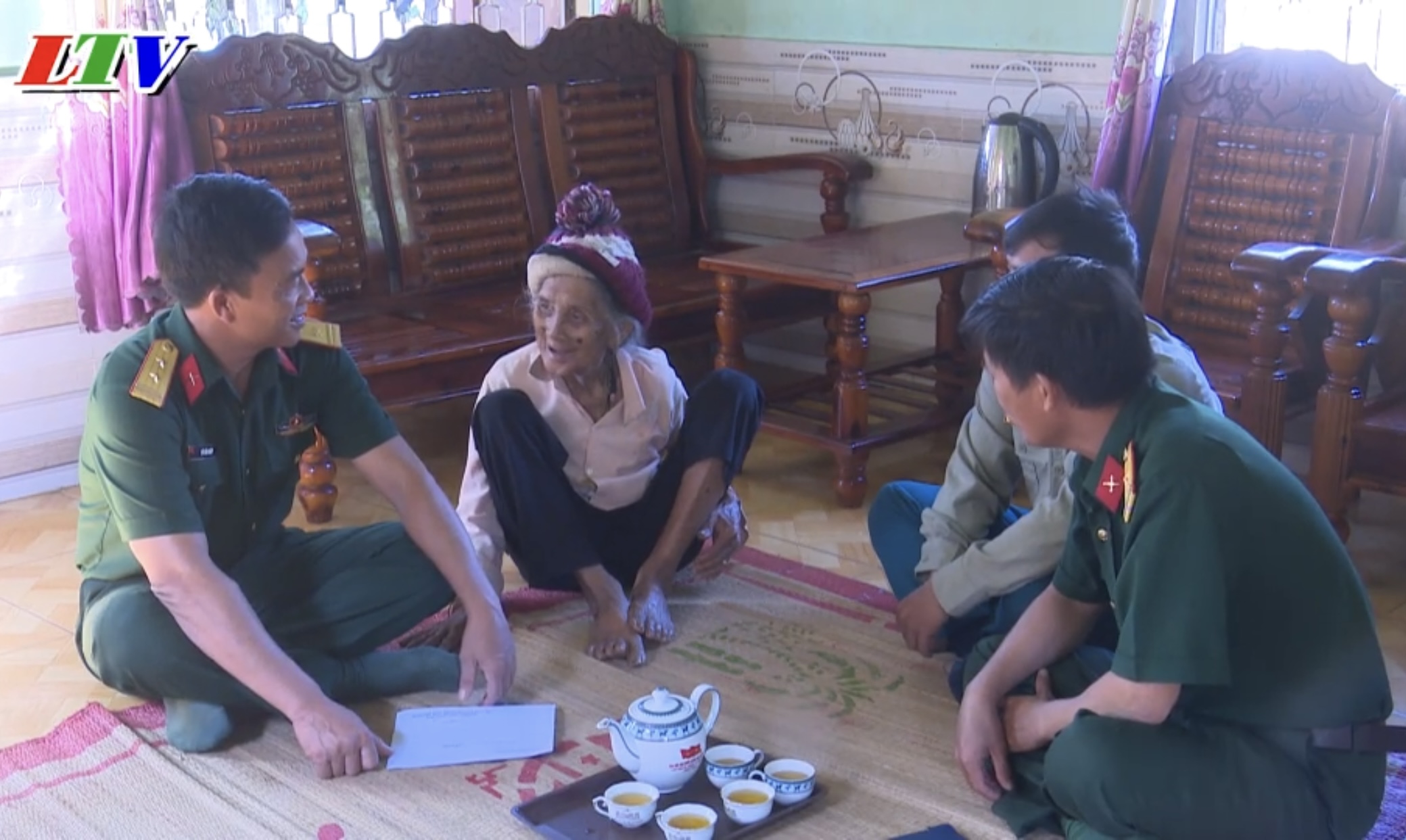 Ban chỉ huy quân sự huyện quan tâm phụng dưỡng mẹ Việt nam anh hùng