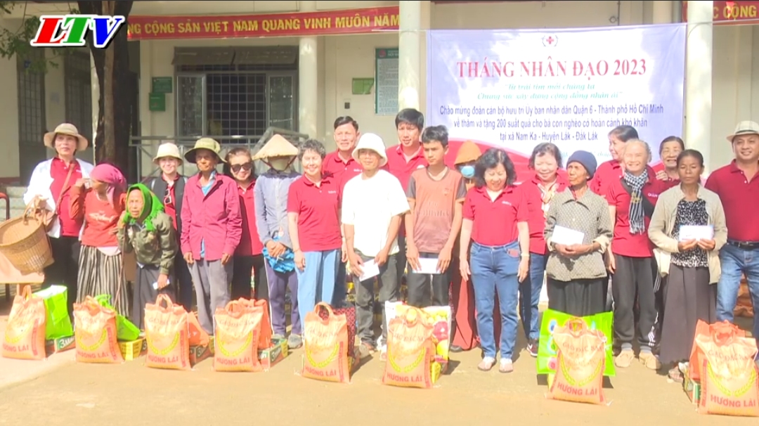 Hội Chữ thập đỏ huyện Lắk tổ chức trao quà cho hộ nghèo, hộ cận nghèo hưởng ứng tháng nhân đạo năm 2023 tại xã Nam Ka