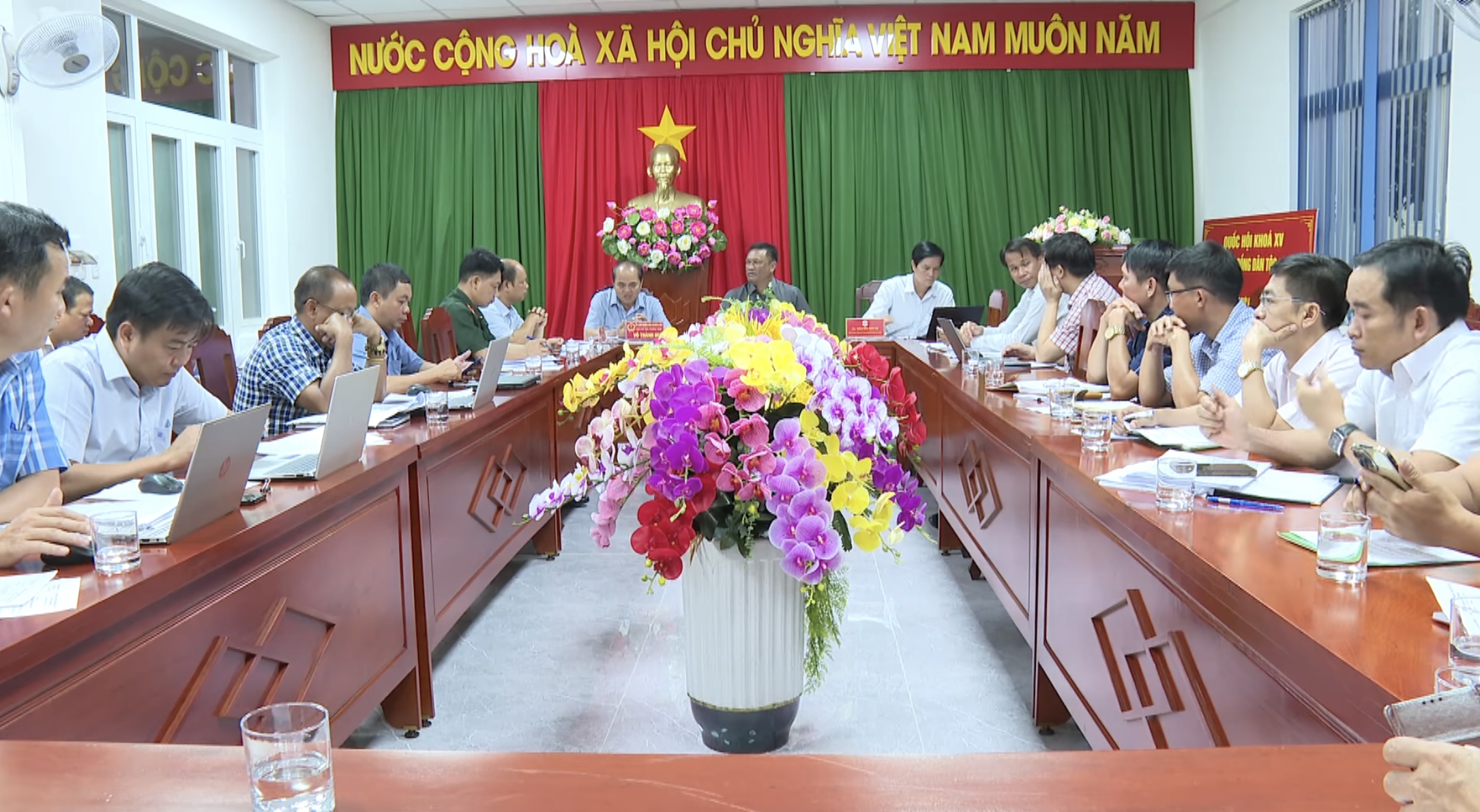 Họp thành viên UBND huyện (mở rộng)