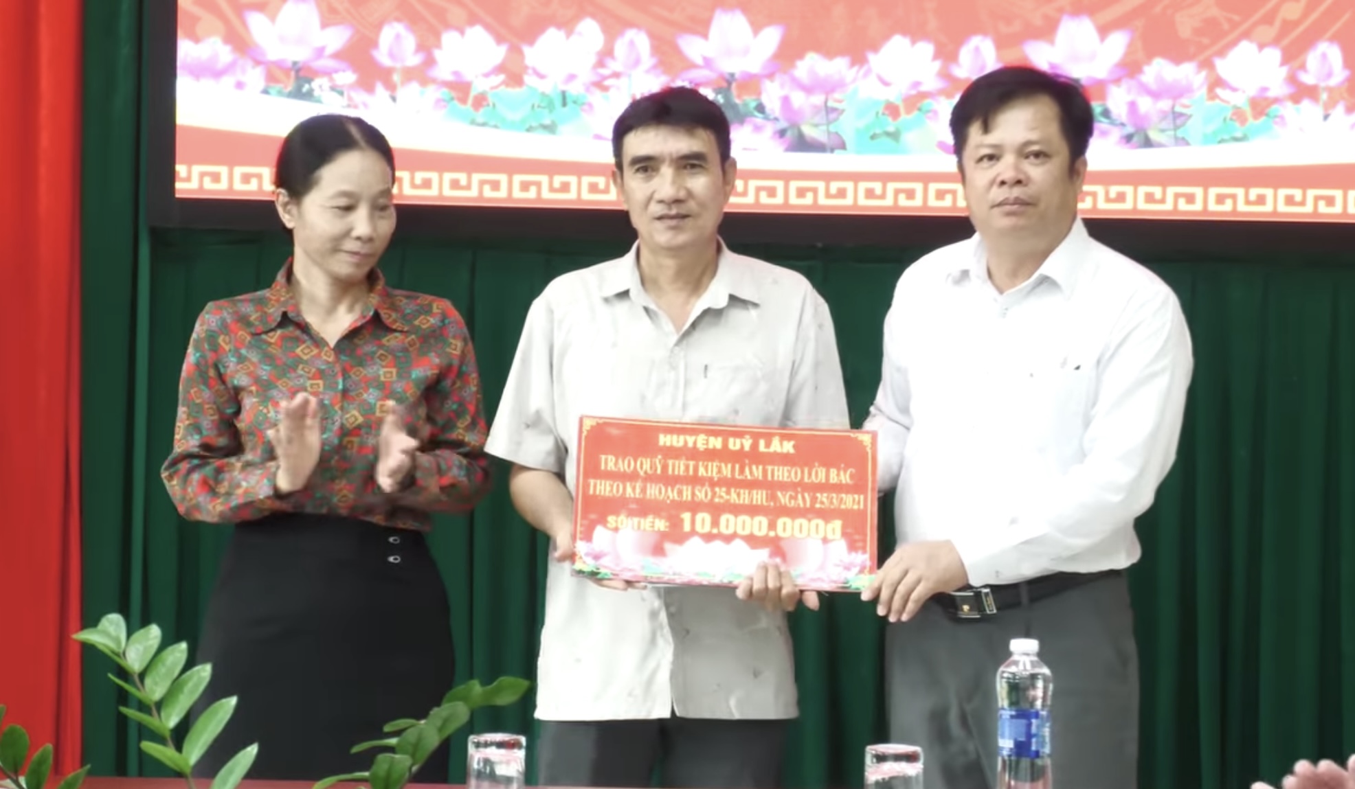 Trao quỹ “Tiết kiệm làm theo lời Bác” cho các hoàn cảnh khó khăn