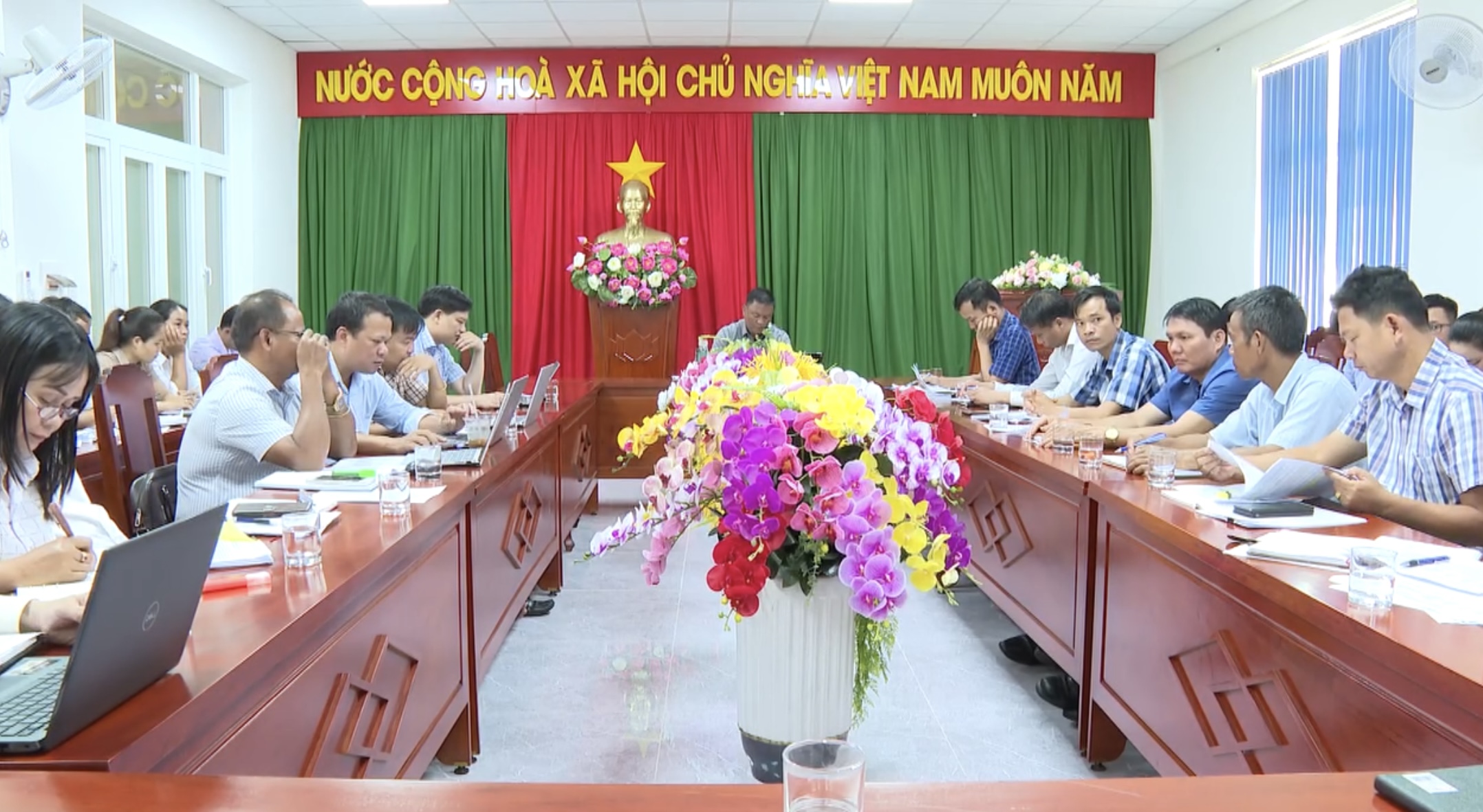 Họp triển khai thực hiện xoá nhà tạm, nhà dột nát trên địa bàn huyện Lắk năm 2025