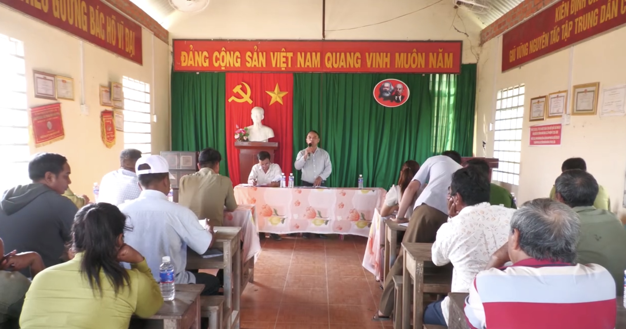 Ban Tuyên giáo và Dân vận Huyện uỷ phát động quần chúng tại xã Buôn Triết