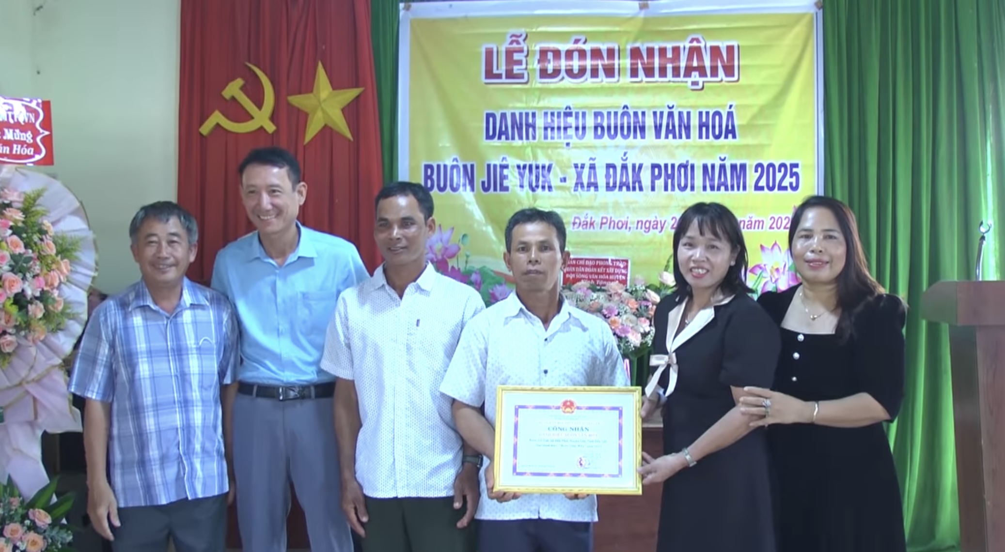 Buôn Jiê Yuk, xã Đăk Phơi đón nhận danh hiệu “buôn văn hóa”