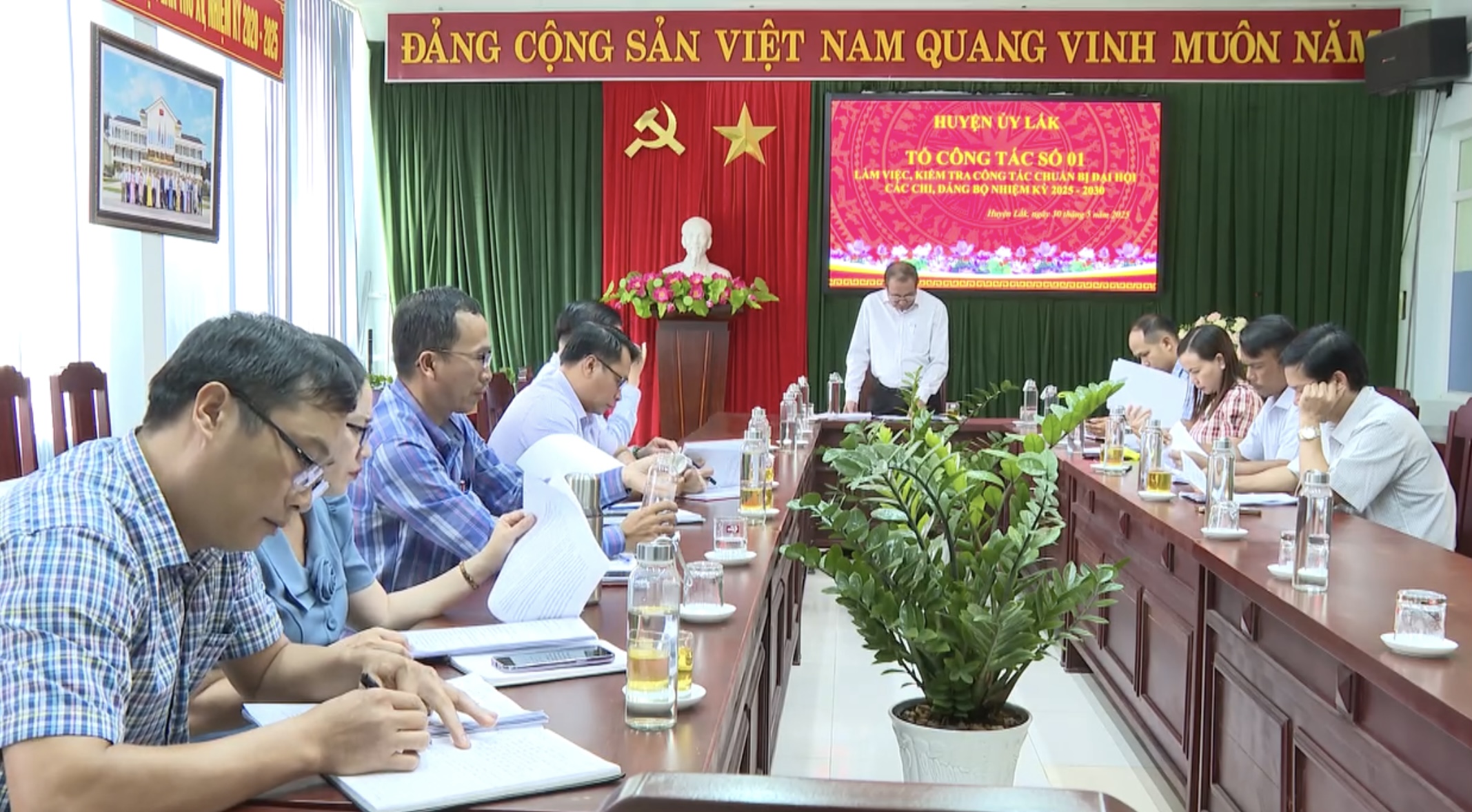 Tổ công tác số 01 của Ban thường vụ Huyện uỷ làm việc, kiểm tra công tác chuẩn bị Đại hội Chi bộ trường THPT Lắk, nhiệm kỳ 2025 – 2030
