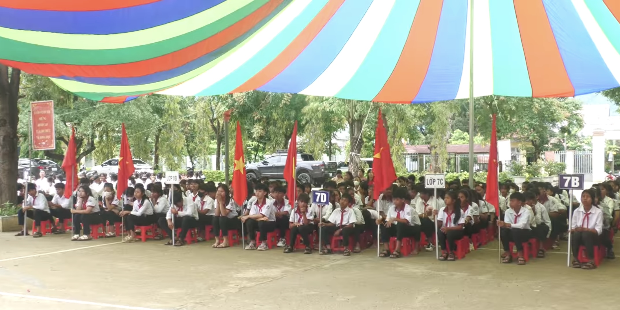 Trường THCS Chu Văn An, xã Yang Tao tổng kết năm học 2024 – 2025 và trao “Quỹ Mẹ đỡ đầu, tiếp sức đường dài”