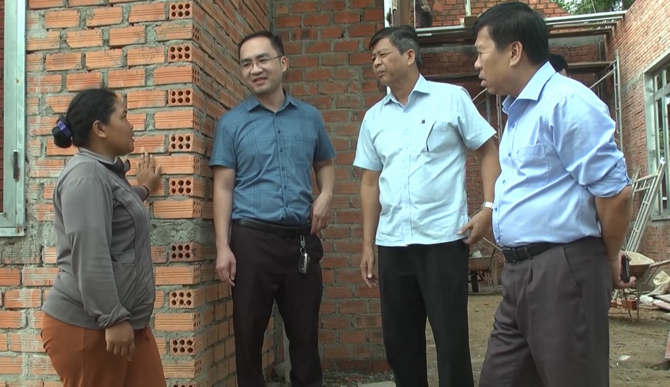 Lãnh đạo UBND tỉnh Đắk Lắk kiểm tra công tác xóa nhà tạm, nhà dột nát trên địa bàn huyện Lắk