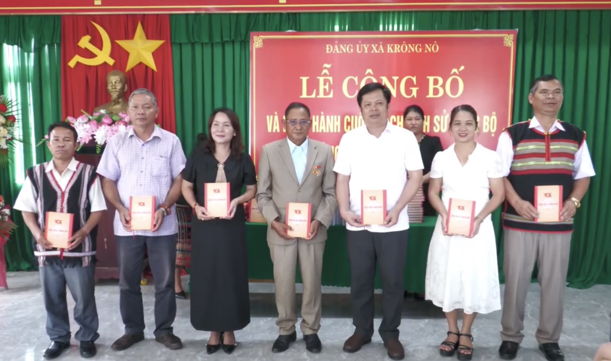Lễ ra mắt cuốn sách Lịch sử Đảng bộ xã Krông Nô