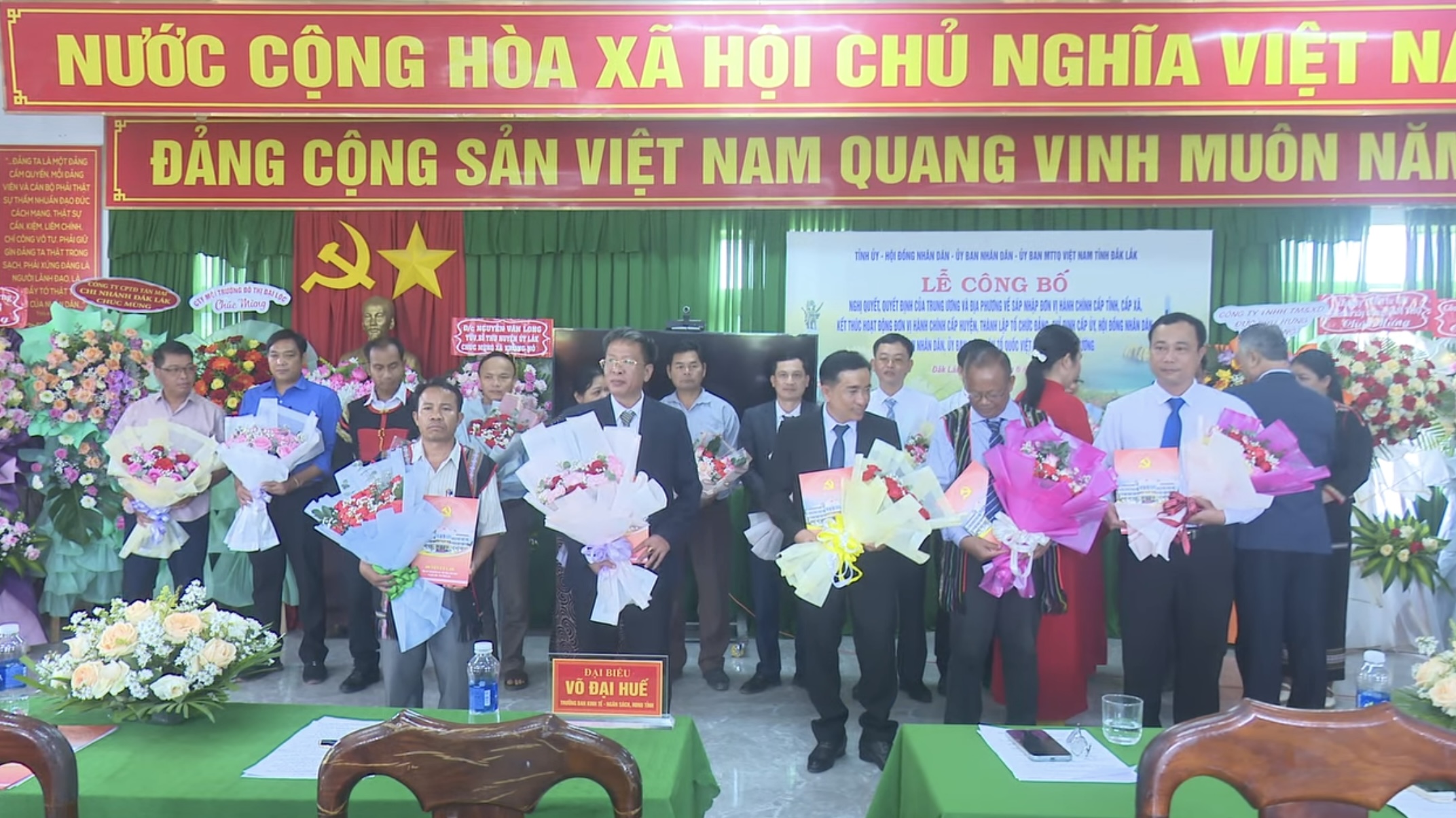 Lễ công bố quyết định thành lập xã và tổ chức Đảng, HĐND, UBND, UBMTTQVN xã Krông Nô