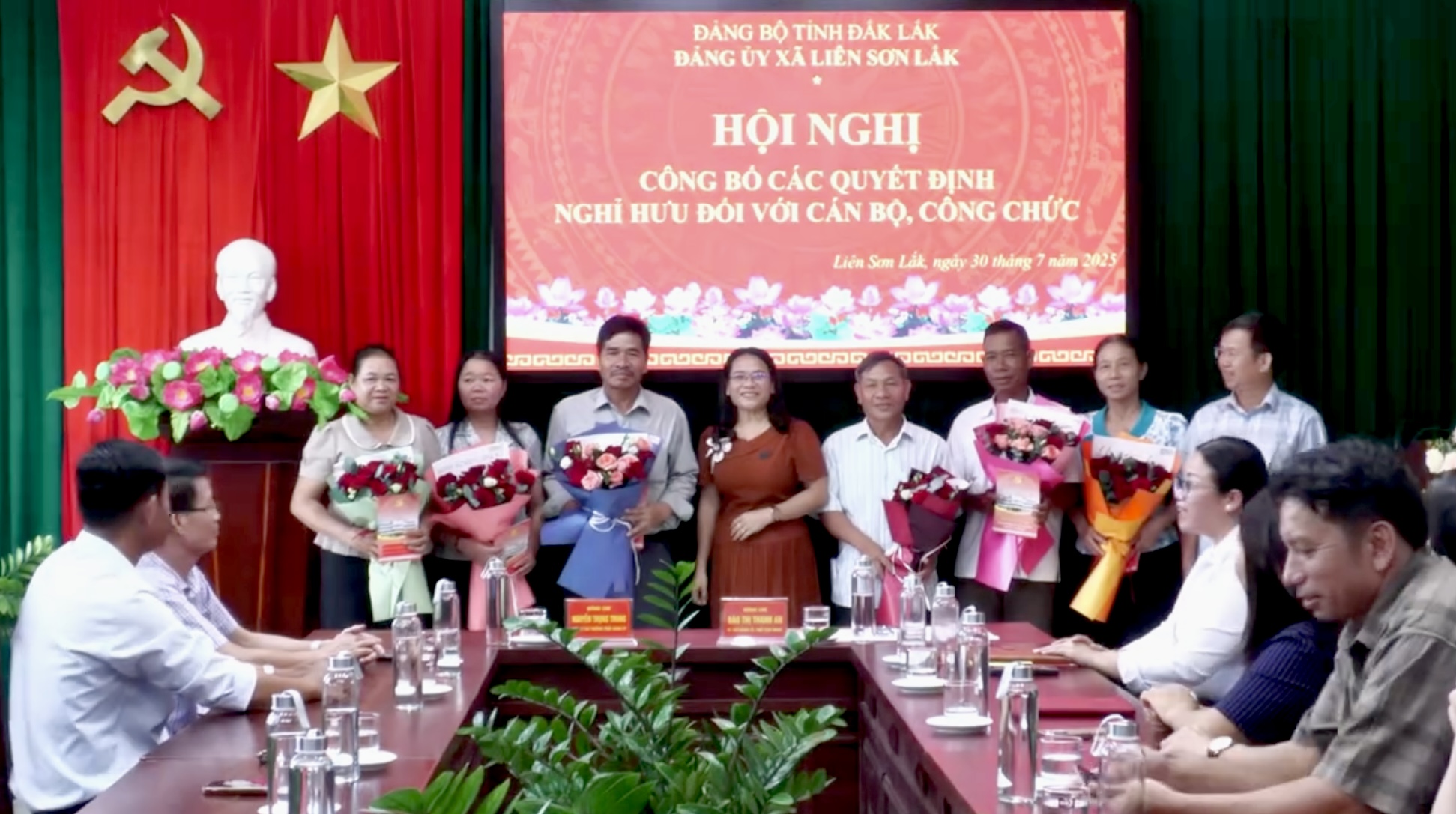 Hội nghị công bố quyết định nghỉ hưu trước tuổi đối với cán bộ, công chức