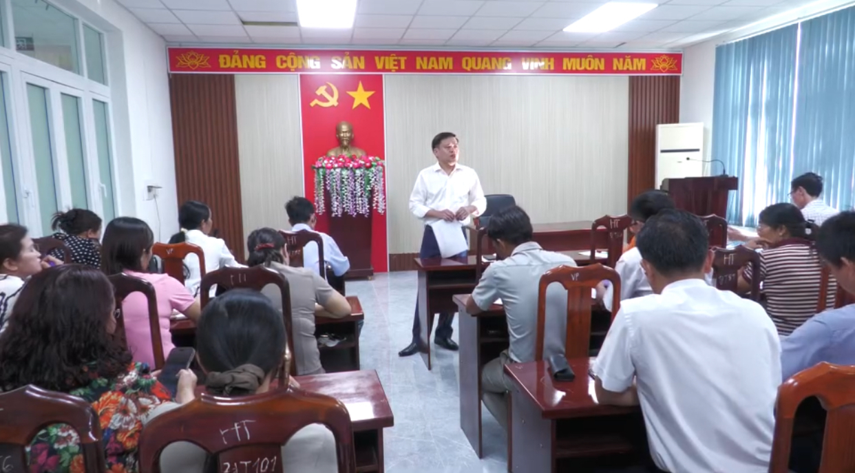 UBND xã Liên Sơn Lắk họp bàn về tổ chức chương trình khám chữa bệnh nhân đạo và hỗ trợ các đối tượng có hoàn cảnh khó khăn trên địa bàn xã