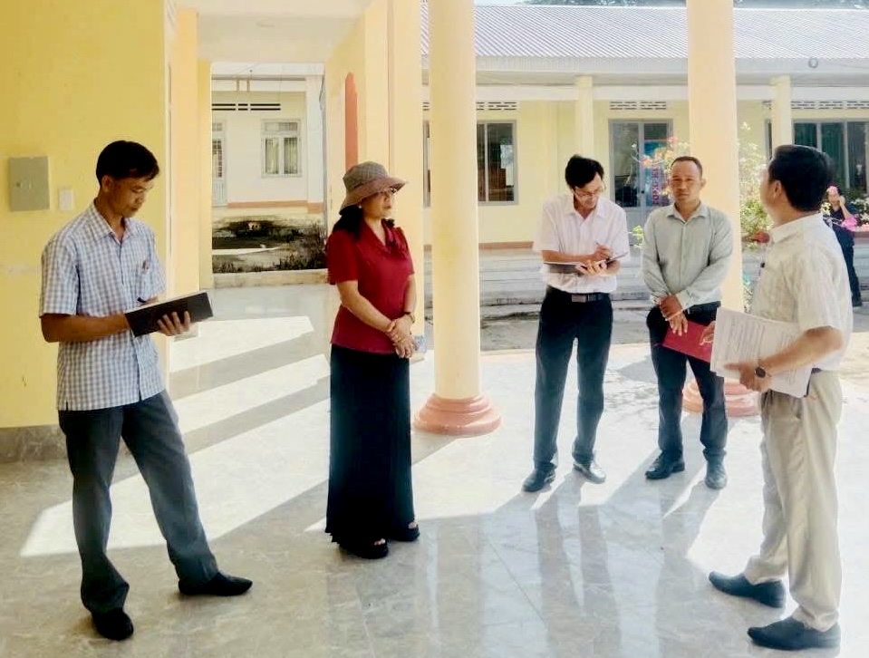 Xã Liên Sơn Lắk kiểm tra công tác chuẩn bị năm học mới tại các trường học trên địa bàn