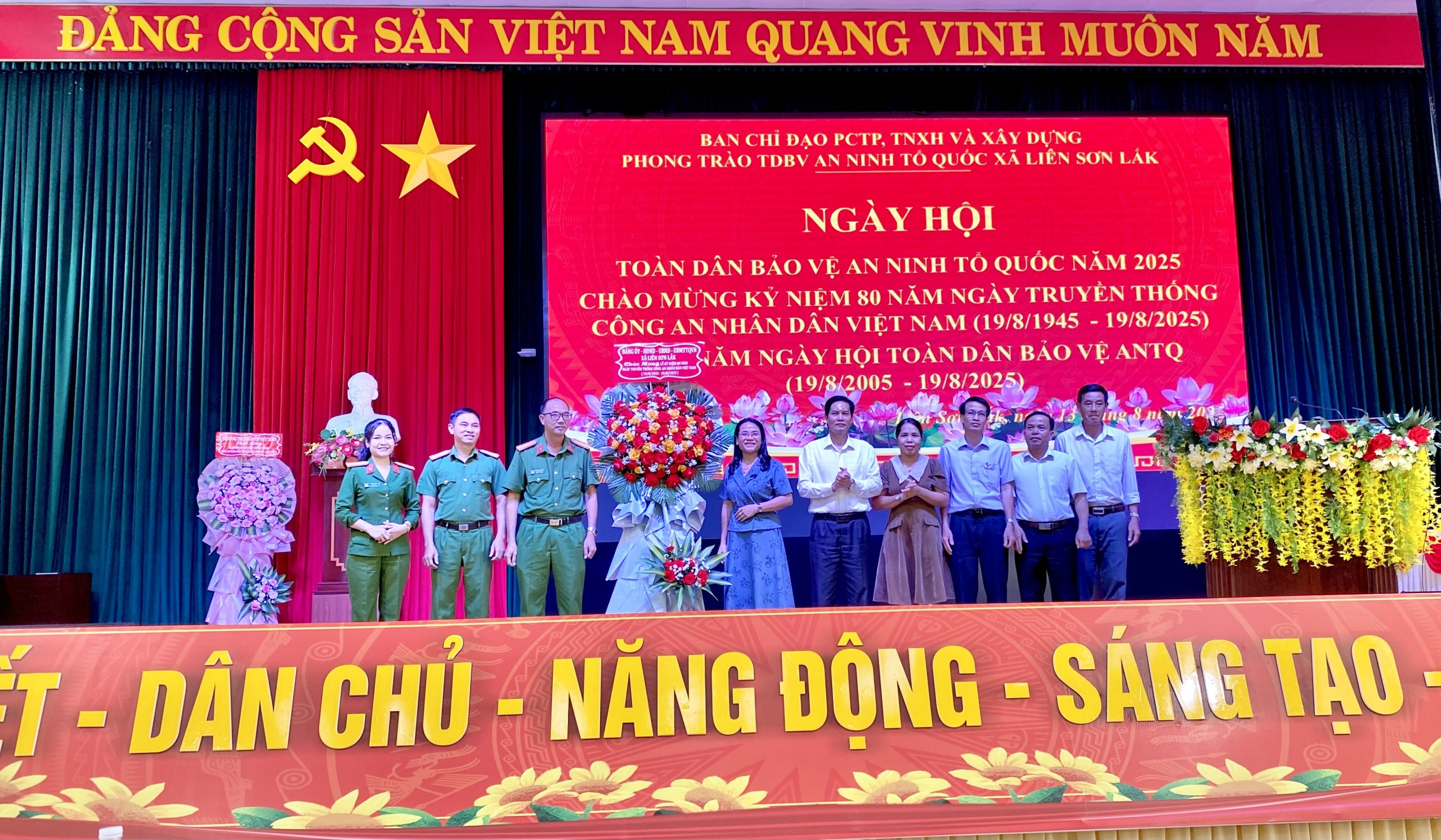 Xã Liên Sơn Lắk tổ chức ngày hội toàn dân bảo vệ an ninh tổ quốc năm 2025