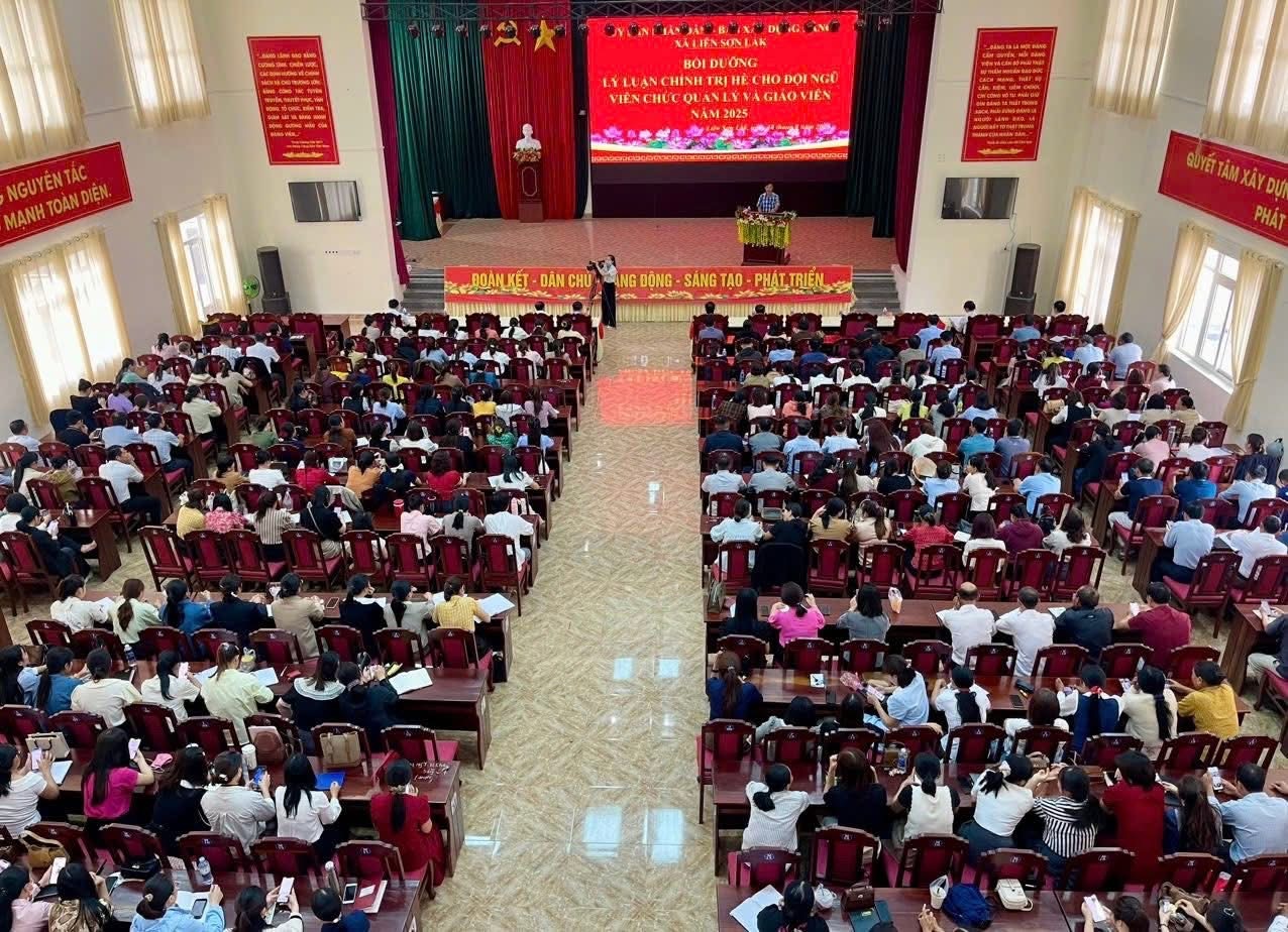 Xã Liên Sơn Lắk tổ chức lớp bồi dưỡng chính trị hè năm 2025