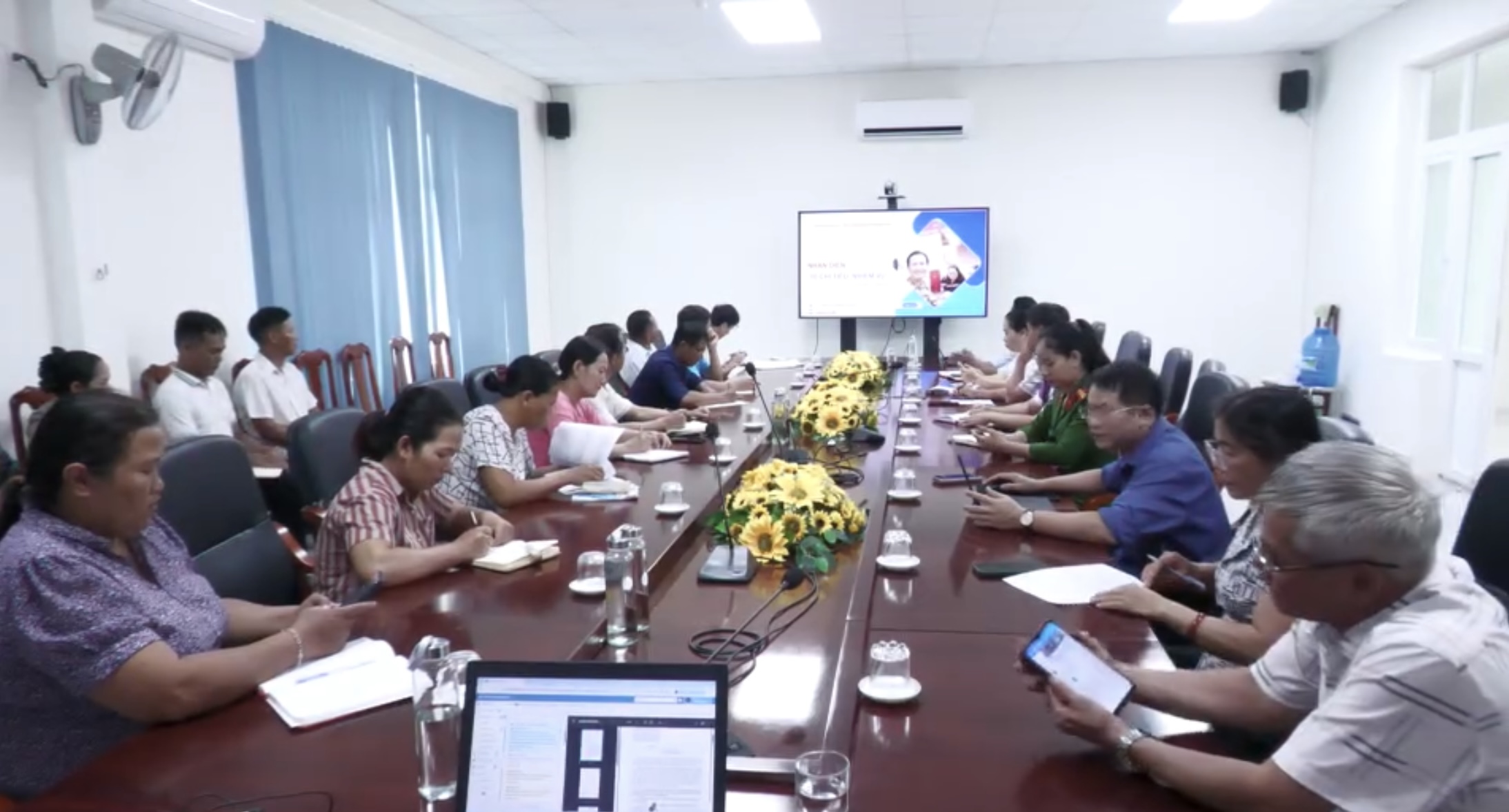 Hội nghị tập huấn hướng dẫn nhận diện các nhiệm vụ triển khai 100 ngày cao điểm thực hiện phong trào bình dân học vụ số