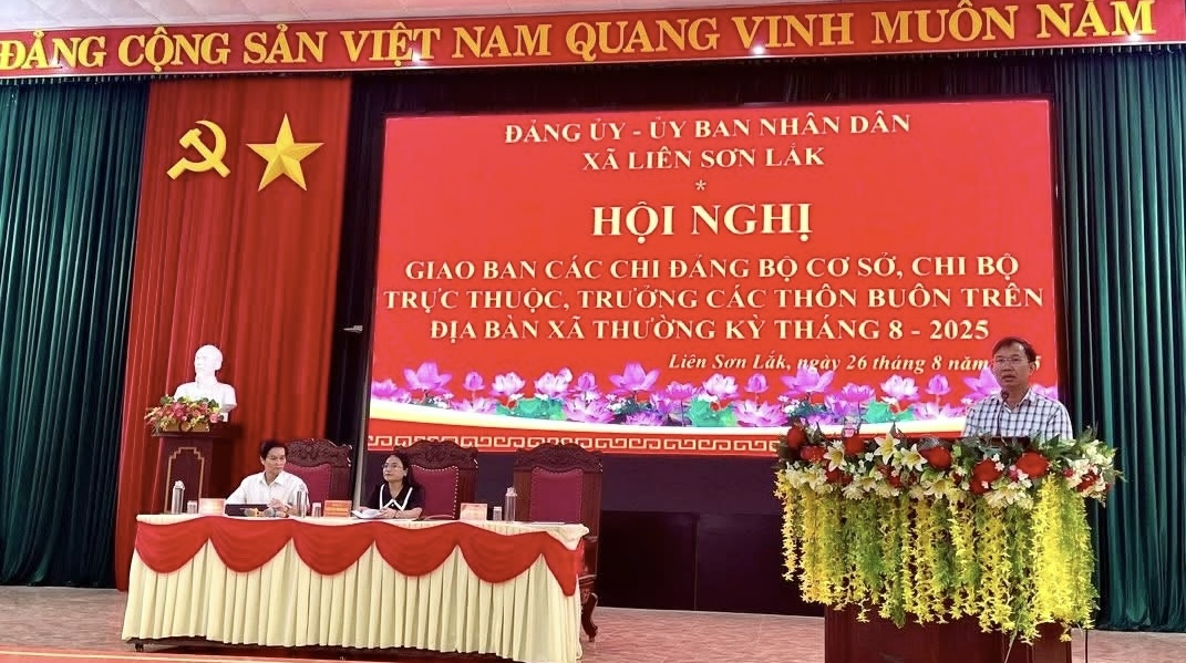 Xã Liên Sơn Lắk giao ban thường kỳ tháng 8 với các chi đảng bộ cơ sở, chi bộ trực thuộc, trưởng các thôn buôn