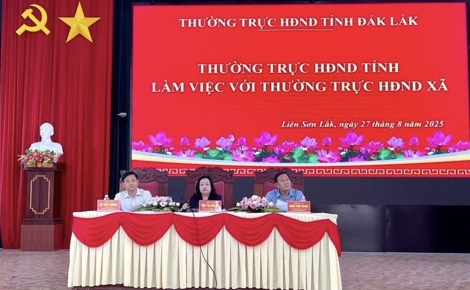 Thường trực HĐND tỉnh Đắk Lắk làm việc với Thường trực HĐND các xã