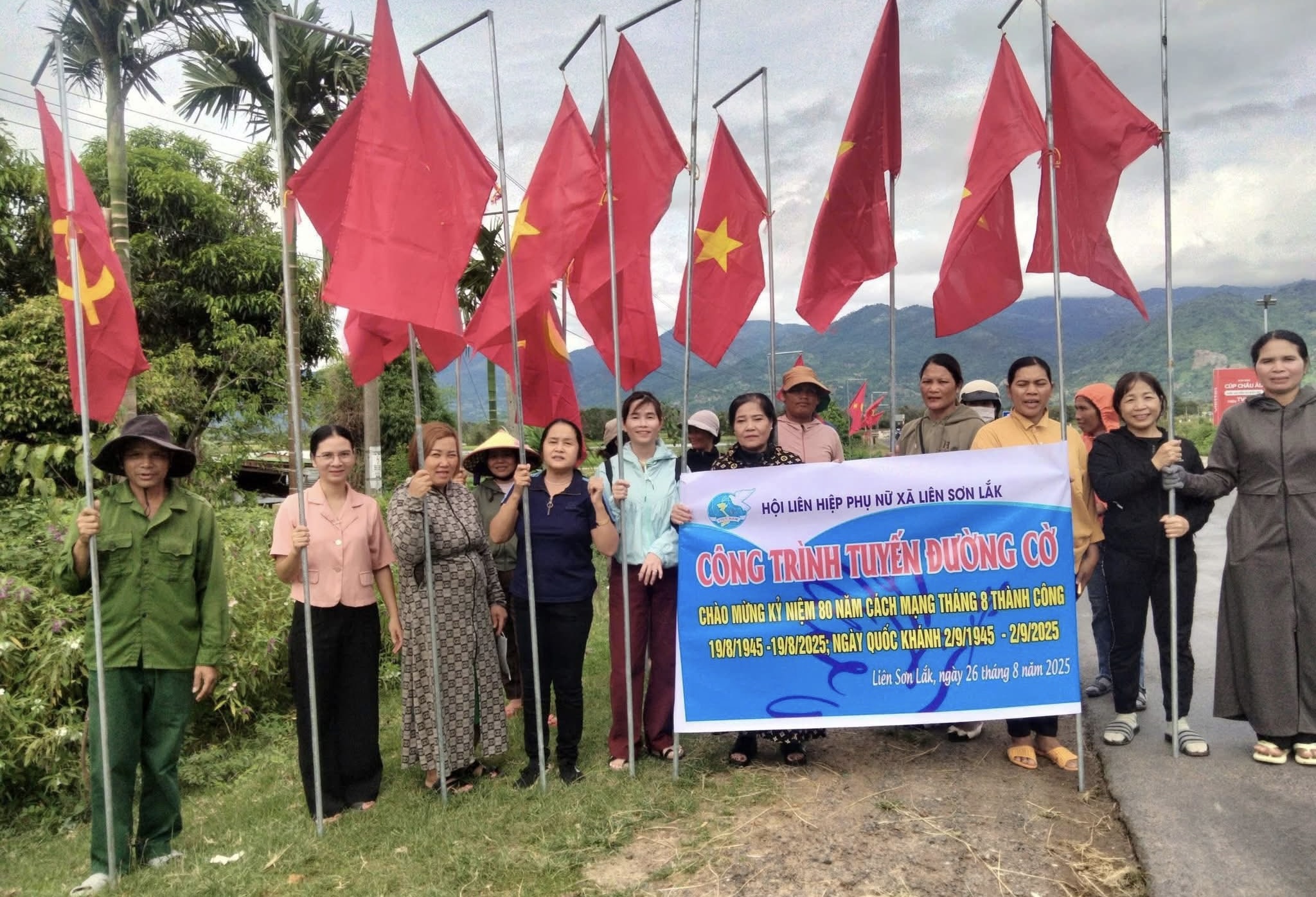 Rực rỡ tuyến đường cờ hướng tới kỷ niệm 80 năm Cách mạng tháng tám và  Quốc khánh 2/9