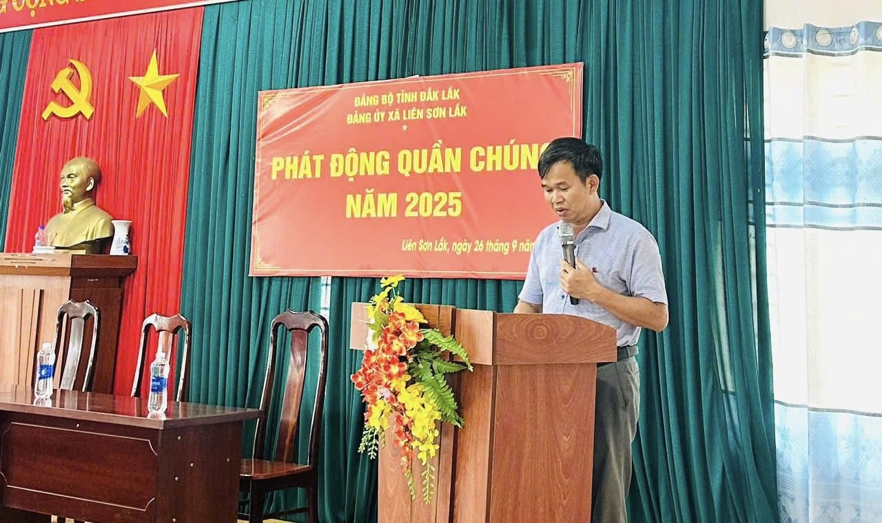 Hơn 100 người dân tham gia buổi phát động quần chúng tại buôn Ja