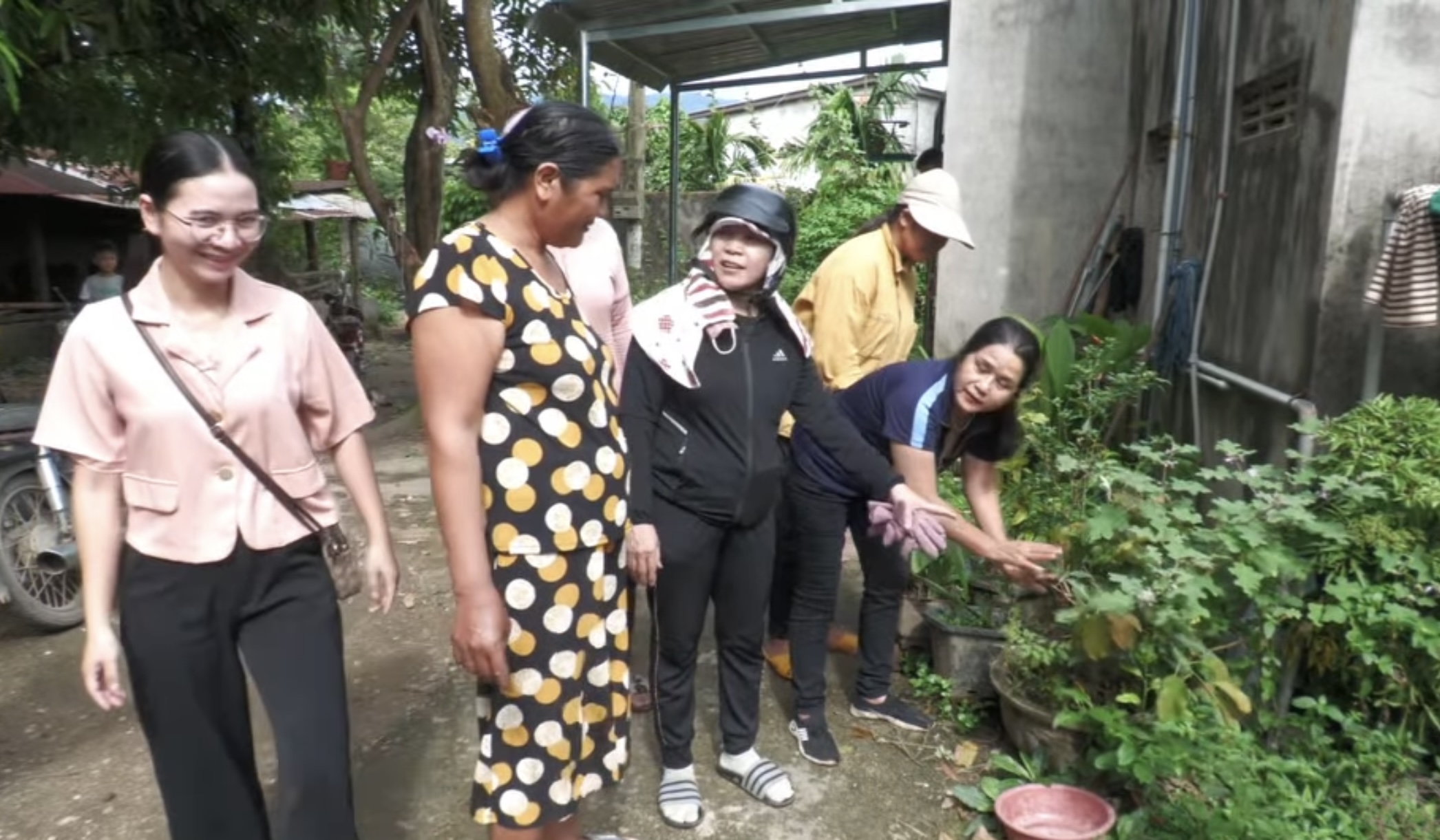 Hội phụ nữ xã Liên Sơn Lắk đẩy mạnh tuyên truyền phòng, chống sốt xuất huyết trong mùa mưa
