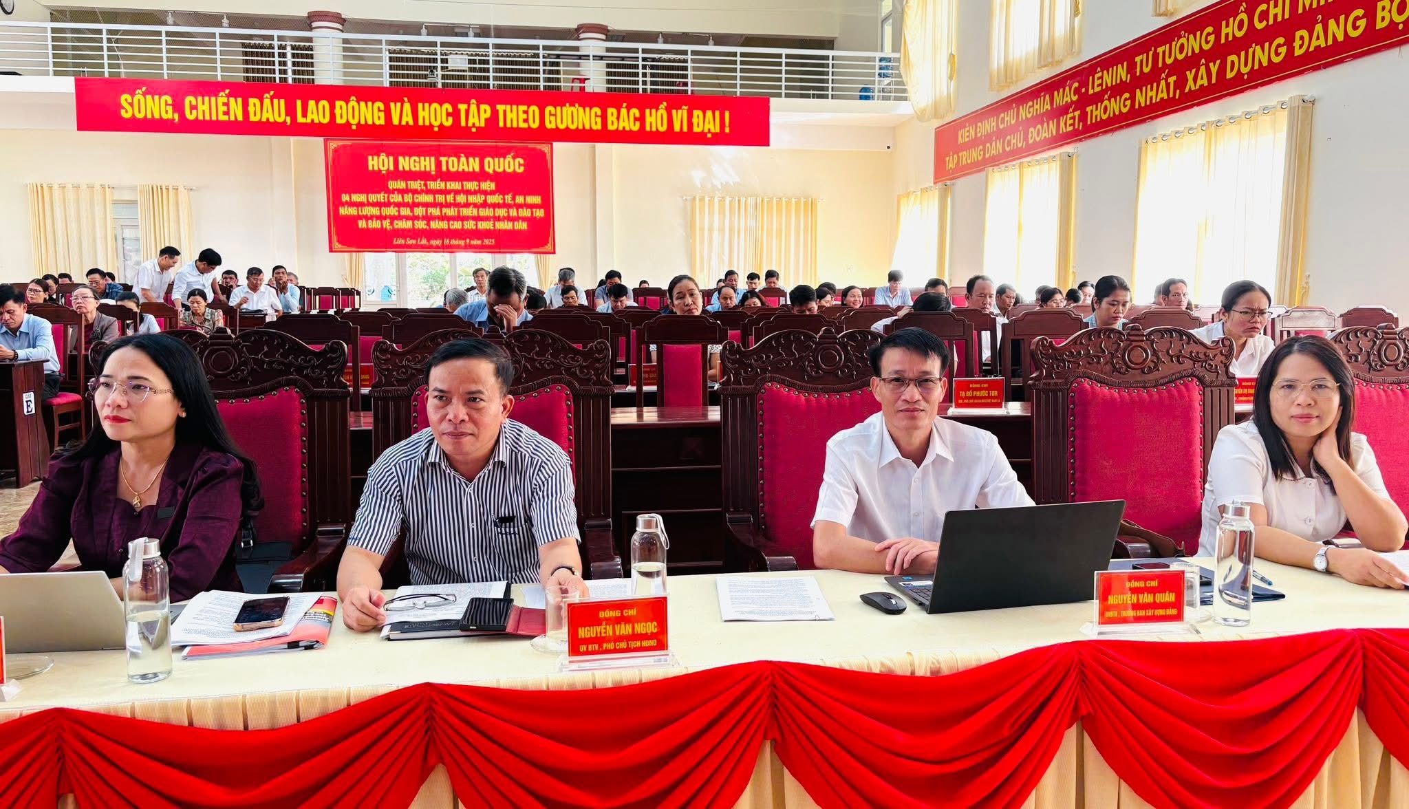 Xã Liên Sơn Lắk tham dự hội nghị trực tuyến toàn quốc quán triệt 04 Nghị quyết của Bộ chính trị