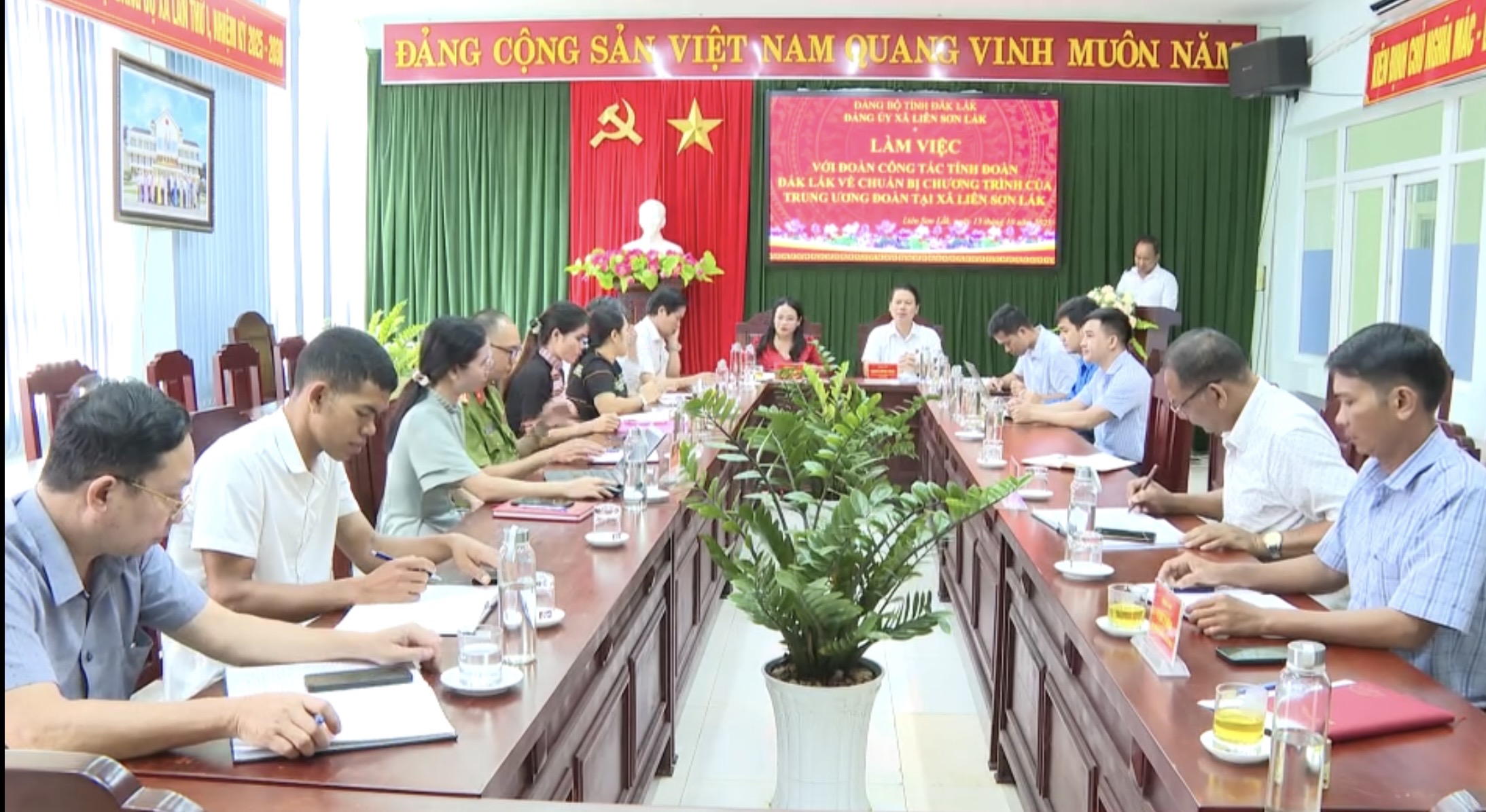 Xã Liên Sơn Lắk làm việc với đoàn công tác tỉnh đoàn Đắk Lắk về công tác tổ chức các hoạt động của trung ương đoàn trên địa bàn