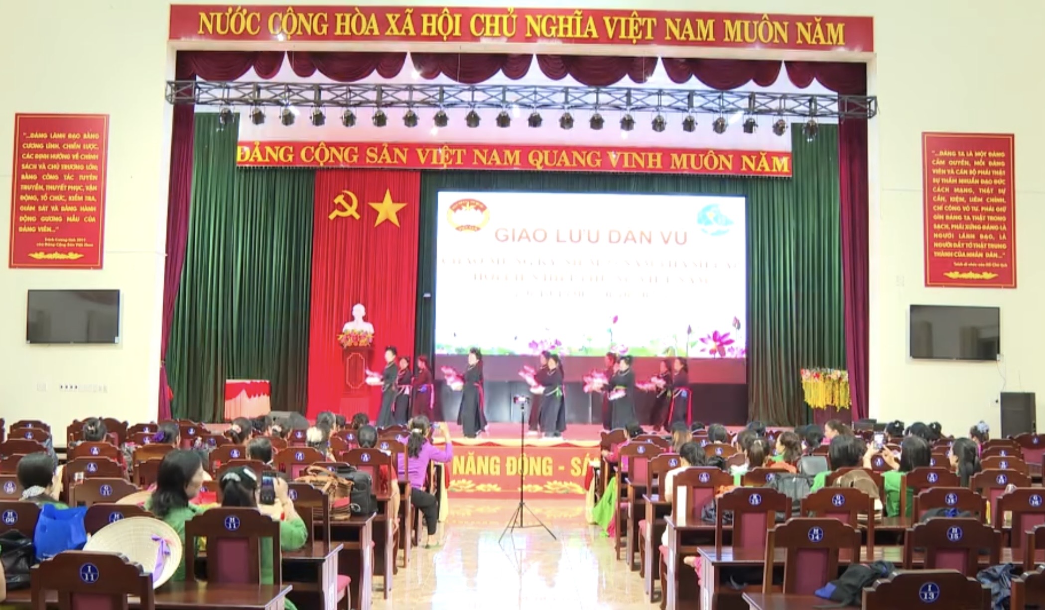 Sôi nổi đêm giao lưu Dân vũ chào mừng ngày Phụ nữ Việt nam 20/10