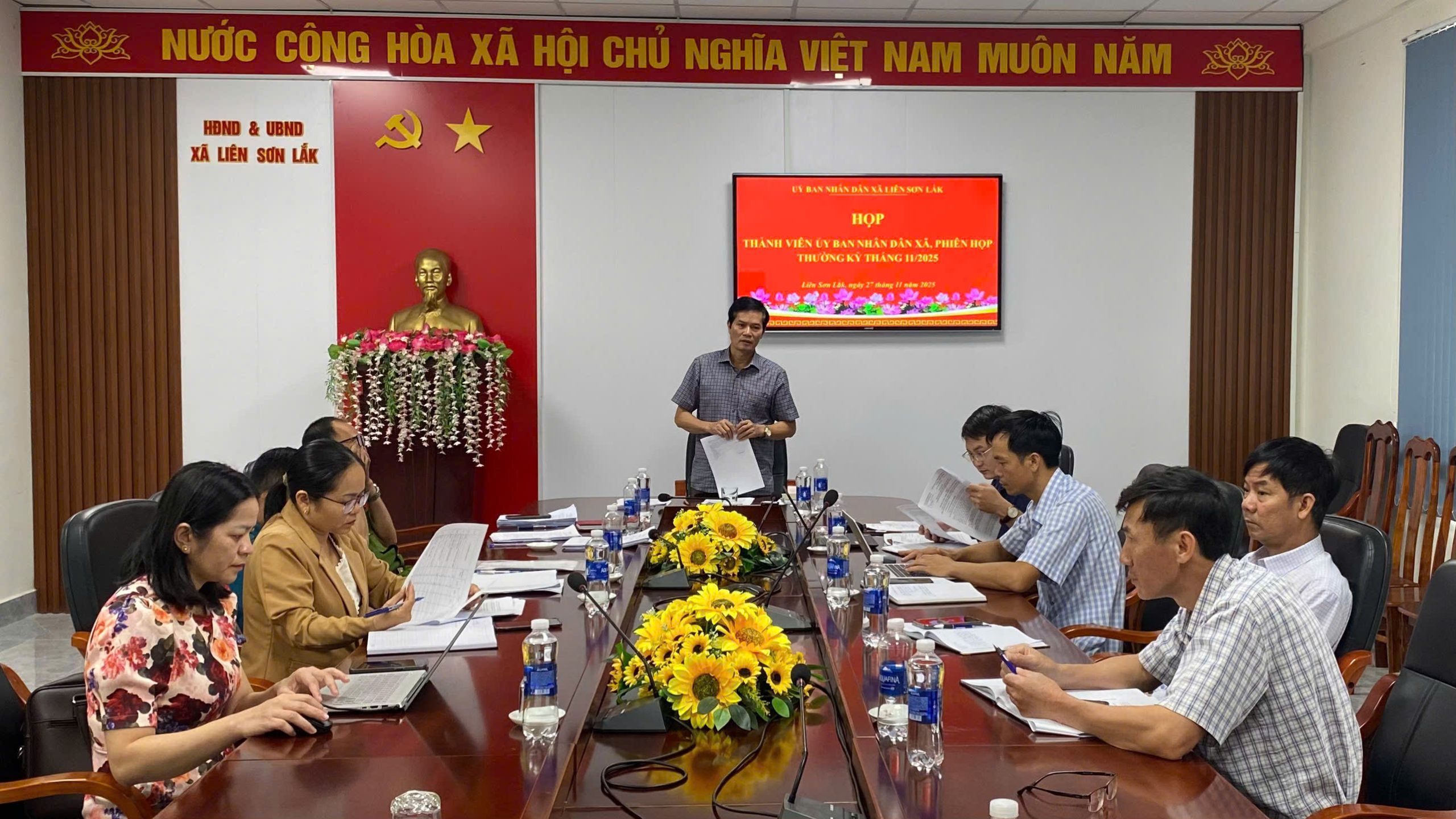 Phiên họp thường kỳ thành viên UBND xã Liên Sơn Lắk tháng 11/2025