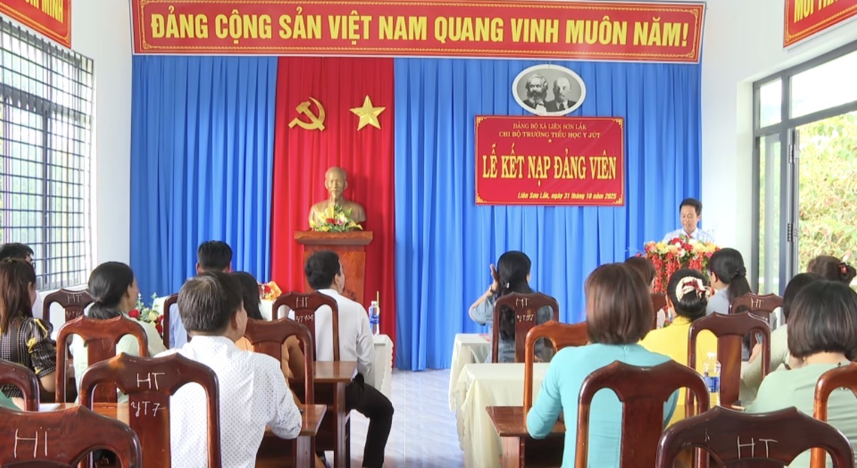 Chi bộ trường tiểu học Y Jut xã Liên Sơn Lắk làm tốt công tác phát triển đảng viên