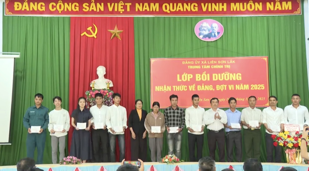 Trung tâm chính trị xã Liên Sơn Lắk bế mạc lớp bồi dưỡng nhận thức về đảng đợt 6 năm 2025