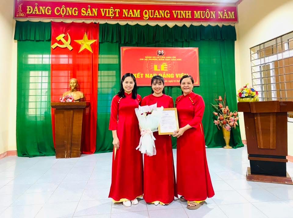 Chi bộ trường mẫu giáo Liên Sơn thực hiện vượt chỉ tiêu kết nạp đảng viên mới