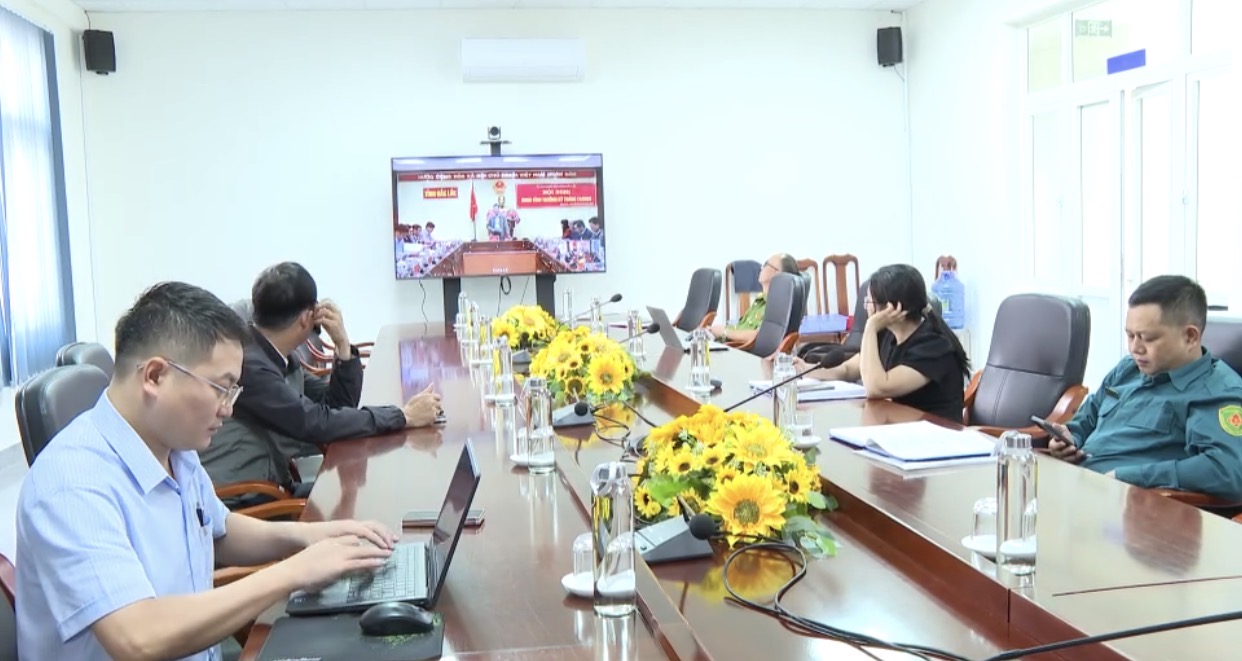 Xã Liên Sơn Lắk tham dự trực tuyến hội nghị UBND tỉnh thường kỳ tháng 11/2025