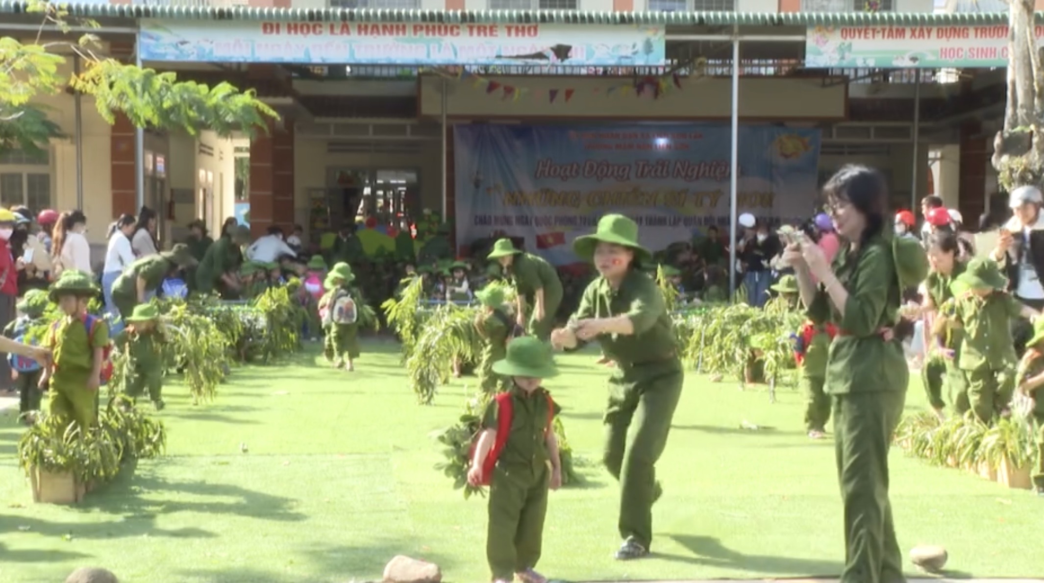 Cùng trải nghiệm với “những chiến sỹ tí hon” tại trường Mầm non Liên sơn