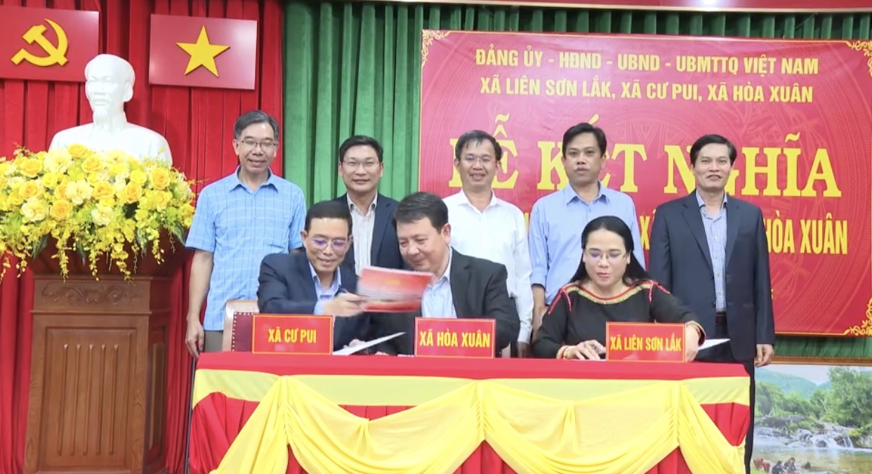 Kết nghĩa xã Liên Sơn Lắk, xã Cư Pui và xã Hòa Xuân thắt chặt tình đoàn kết, mở hướng phát triển bền vững