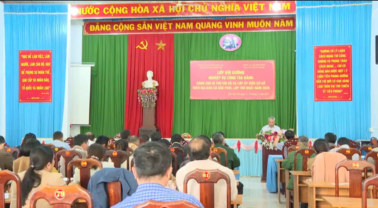 Trung tâm chính trị tổ chức lớp bồi dưỡng nghiệp vụ công tác đảng cho Bí thư, Phó bí thư chi bộ cơ sở